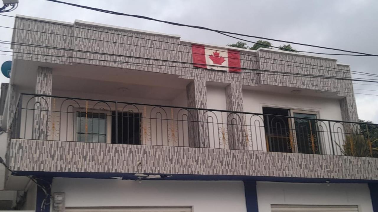Canadian House Tolú Kültér fotó